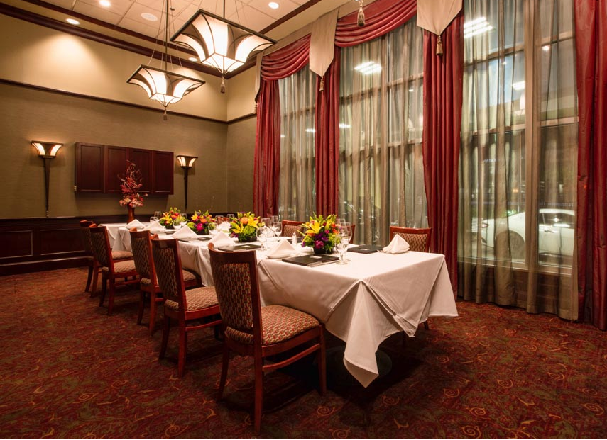 Ruth Chris Lounge And Dining Room
